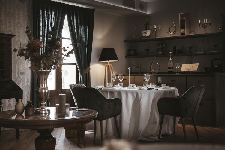 La sala del ristorante Adagio, a Calamandrana, nel Monferrato