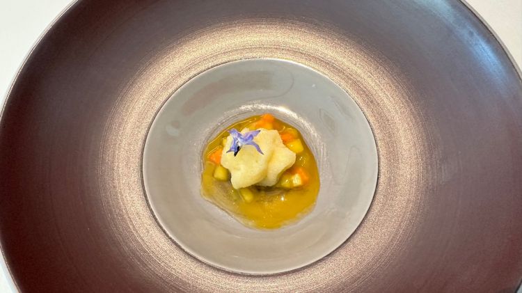 Pre-dessert: sorbetto allo yuzu e insalata di frutta
