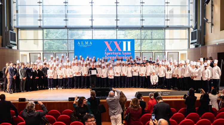 Il corpo studentesco di Alma con Ferran Adrià 
