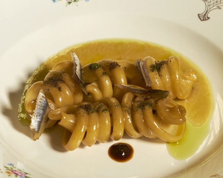 Trottole cotte in brodo di lische, menta, limone n