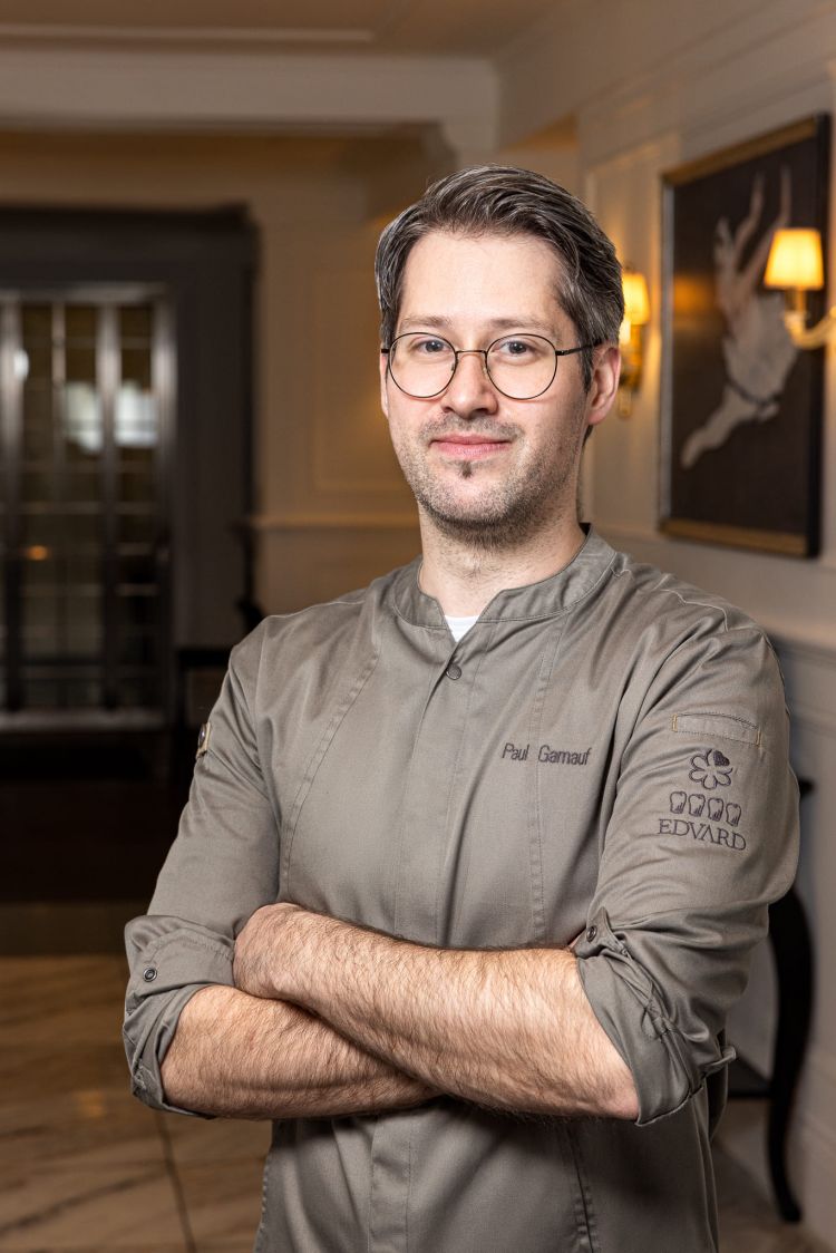 Paul Gamauf, executive chef del ristorante Edvard, una stella Michelin presso l’Anantara Palais Hansen di Vienna
