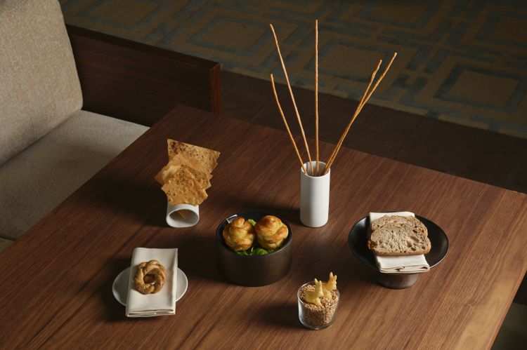 Il servizio del pane con specialità che variano di settimana in settimana