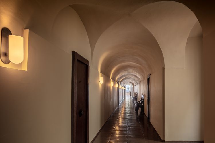 Le antiche celle del Convento sono state unificate per dare vita alle suite del boutique hotel