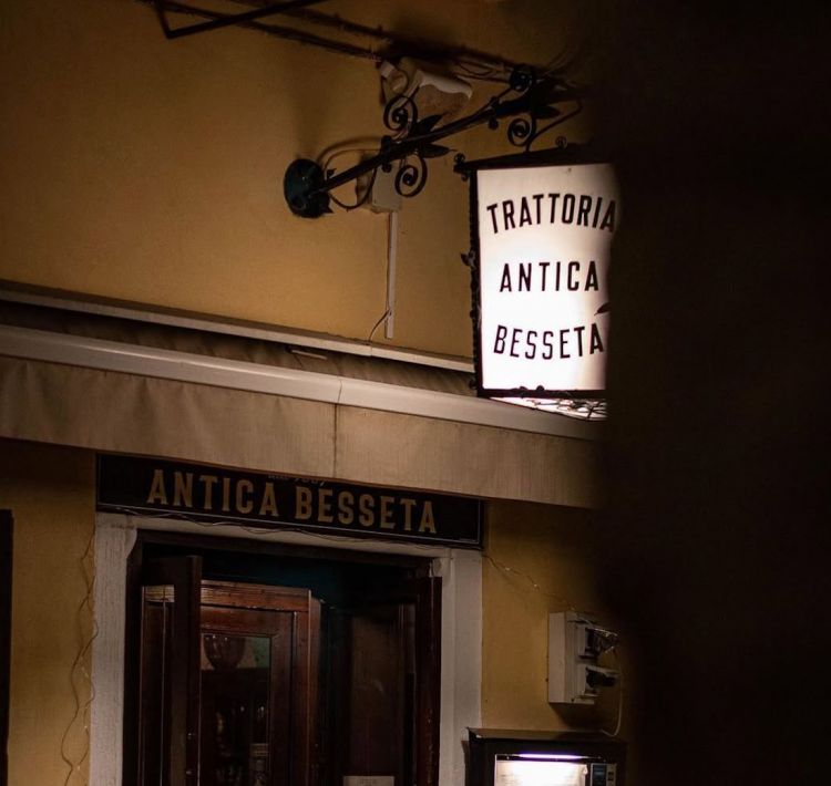 L'ingresso dell'osteria gourmet Antica Bes