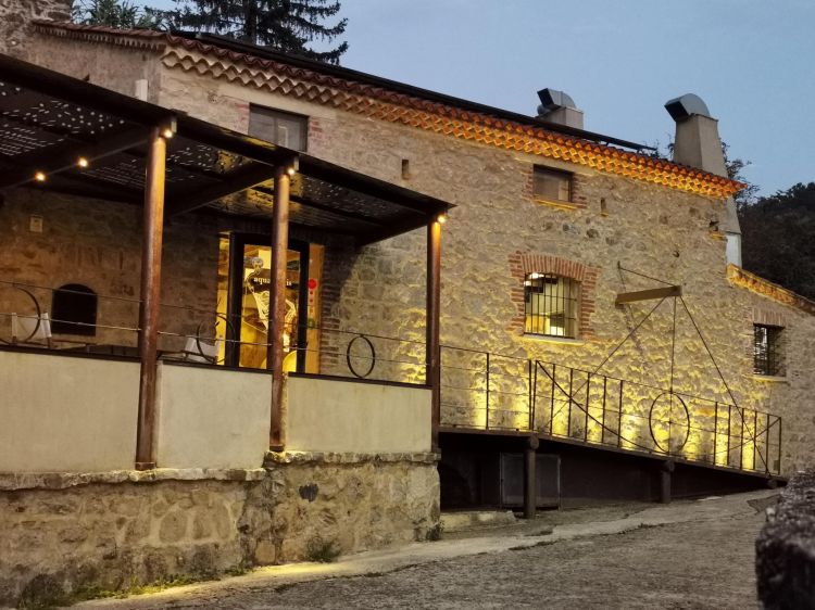 L'esterno del ristorante Aquadulcis
