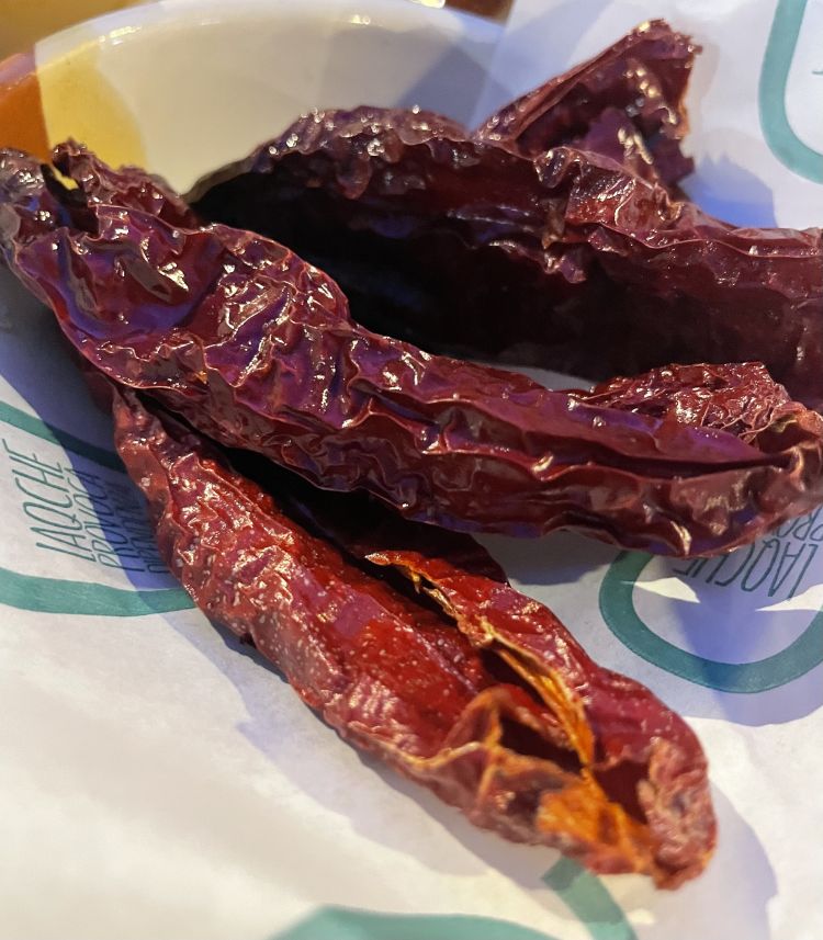 I pipi (peperoni cruschi) fritti: perfetti per accompagnare un drink all'aperitivo