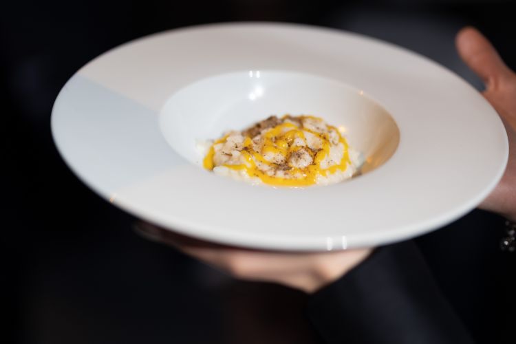 Risotto Carnaroli mantecato al gorgonzola, kumquat e capperi del Ristorante Larossa, a cura dello chef Andrea Larossa
