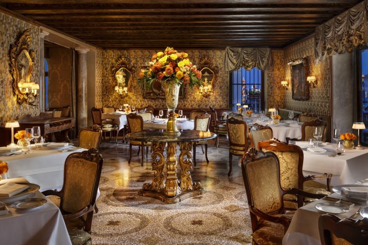 La splendida sala ristorante del Club del Doge, il fine dining del The Gritti Palace, a Luxury Collection, a Venezia
