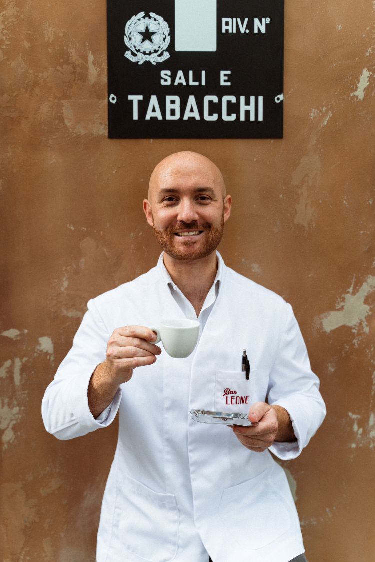Il bartender Lorenzo Antinori