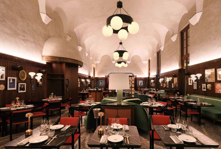Calore ed eleganza nella sala del Beefbar a Milan