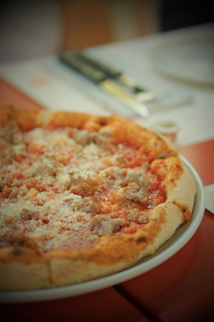 Salsiccia e Parmigiano
Salsiccia di Mora Romagnola macelleria Zivieri, pomodoro bio, parmigiano reggiano 24 mesi, semi di finocchio
