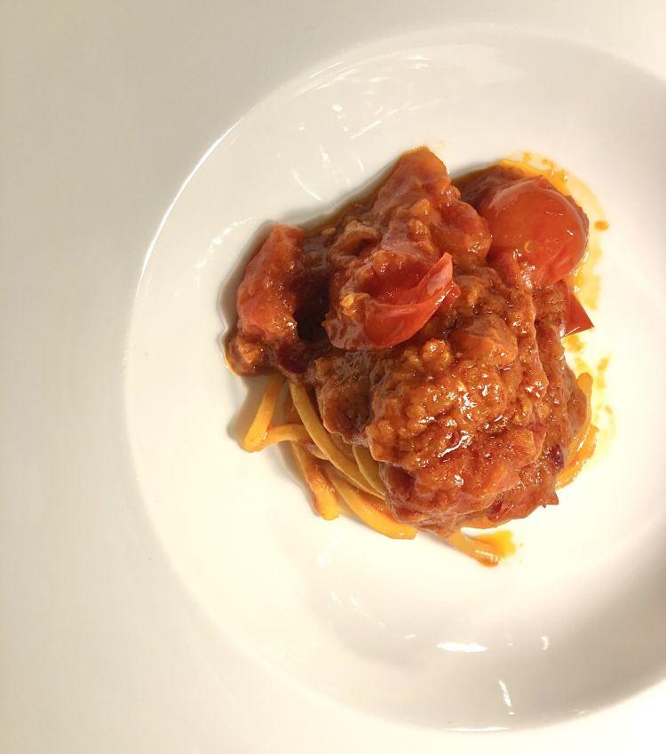 Il pre-dessert secondo Giuseppe Lamanna: Spaghettone quadrato fatto in casa, 'nduja di famiglia e salsa ai pomodorini

