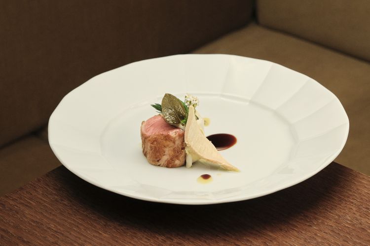 Vitello, salsa tonnata, tonno e capperi
