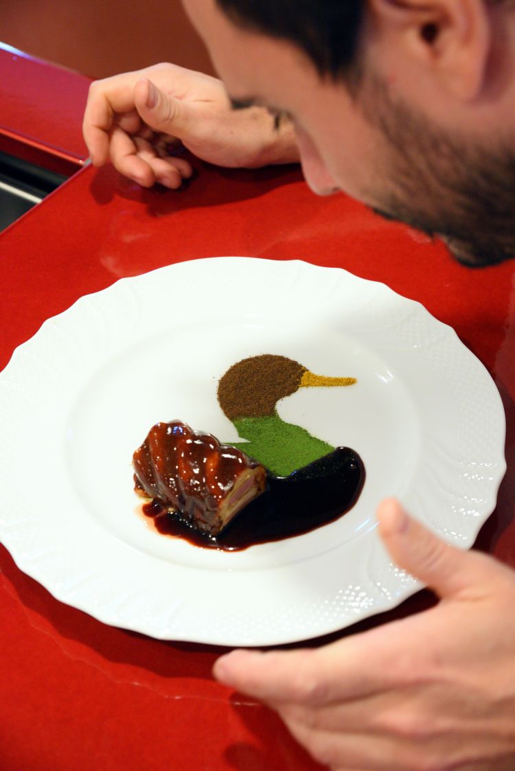 Chef Riccardo Forapani e il suo Torrone d'anatra. Foto a cura di Penelope Lisi