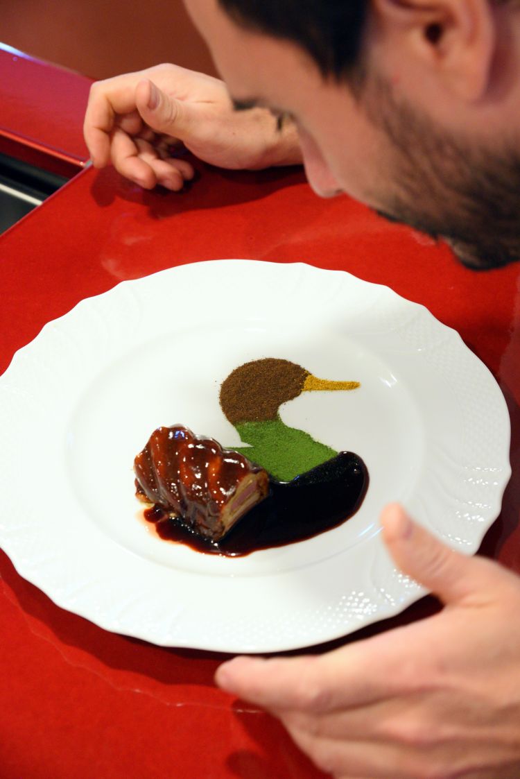 Chef Riccardo Forapani e il suo Torrone d'anatra. Foto a cura di Penelope Lisi
