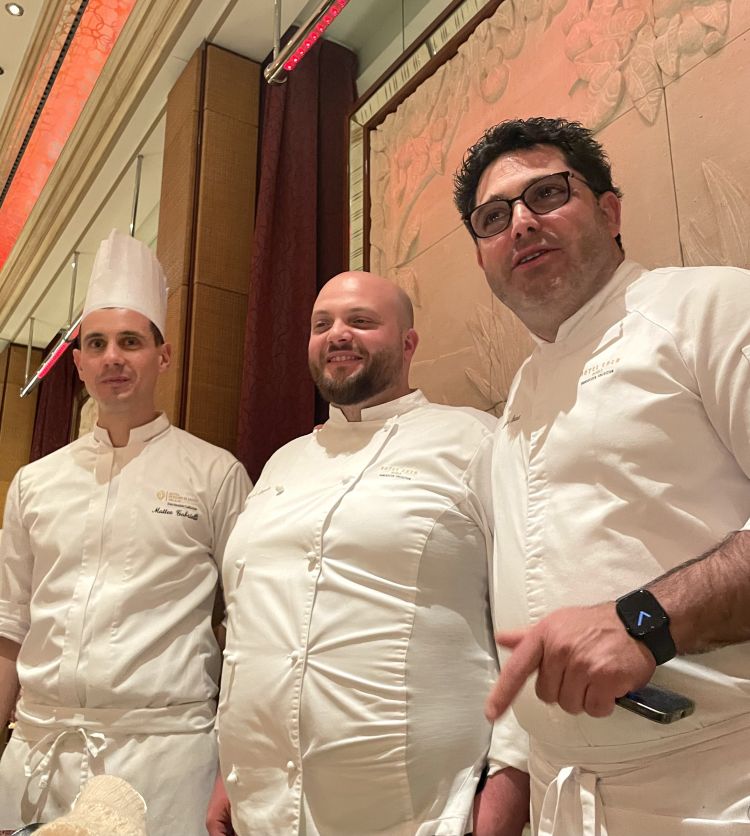 Da sinistra i protagonisti della cena a quattro mani presso il ristorante Acanto a Milano: Matteo Gabrielli, chef dell'Acanto, Raffaele Langella, head chef del ristorante La Terrazza presso l'Hotel Eden a Roma e Salvatore Bianco, executive chef dell'Hotel Eden e de La Terrazza