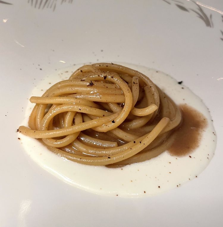 Spaghetti con caffè tostato, tabacco Kentucky e o