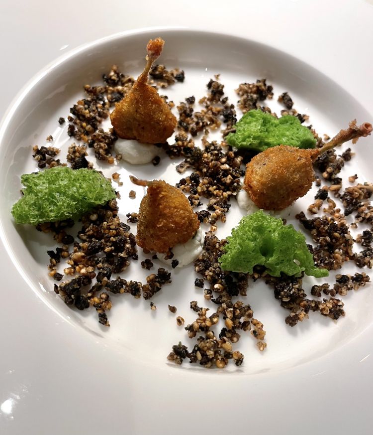 Terra, muschio e cosce di rana, un piatto di Matteo Gabrielli