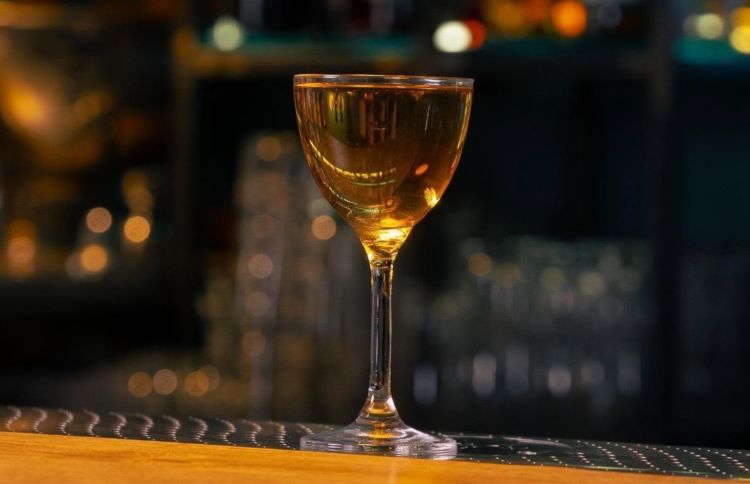 Bombay London Dry Gin, sciroppo al coriandolo, verjus, ratatrip all'Eleven Cafè