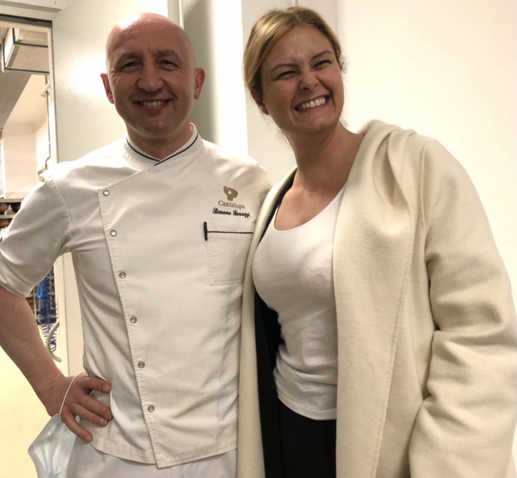 Simone Finazzi, maître patissier del Gruppo e Rossella Cerea, maestra d'accoglienza del ristorante Da Vittorio e della Dimora, la locanda con camere in Via Cantalupa, a Brusaporto. Nello spazio del DaV Pastry Lab offre la sua competenza nell'area Gift 
