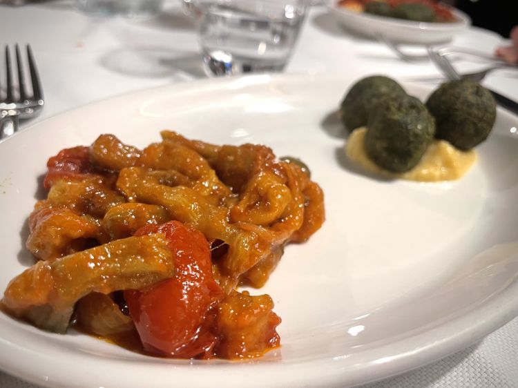 La Caponata del DonGi&ograve; e le Polpette di cicoria servite con crema di ceci
