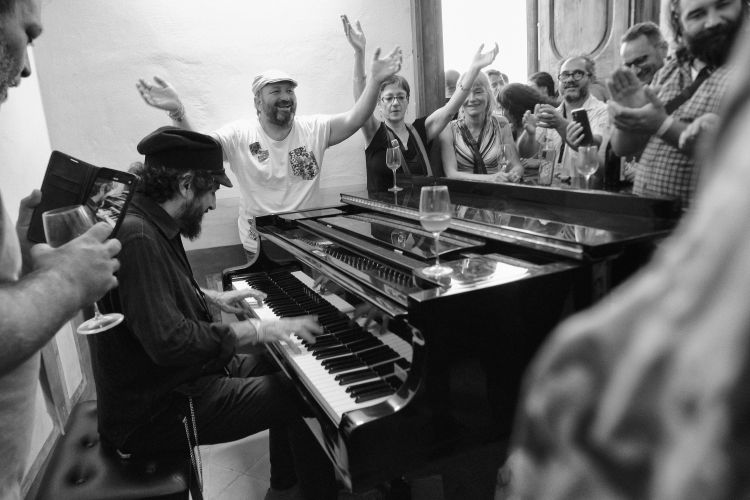 Al piano, Vinicio Capossela