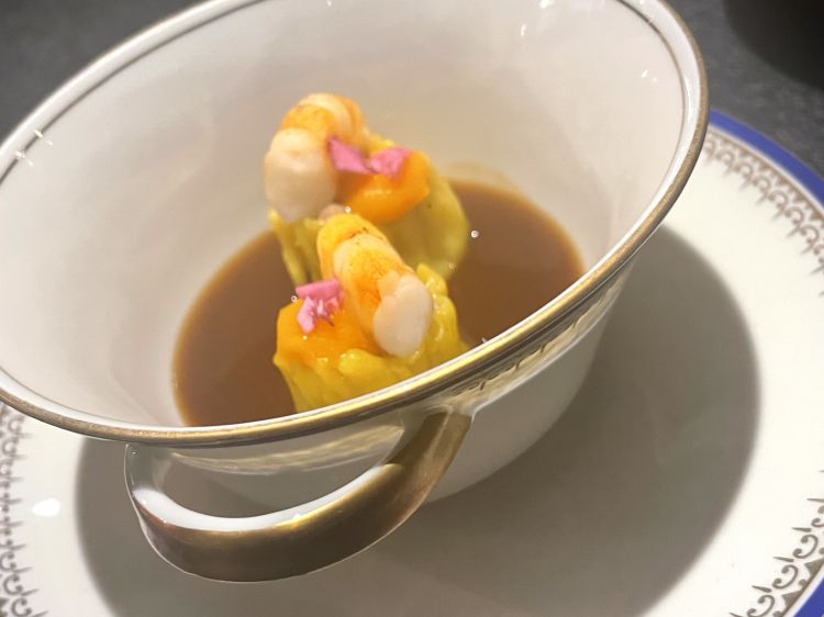Dumpling di maiale, pepe lungo di Java e mazzancolla
