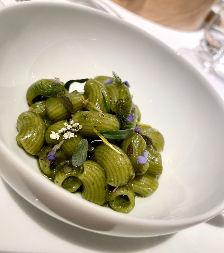 Chiocciole e chiocciole: pasta a forma di chiocciole farcite con chiocciole
