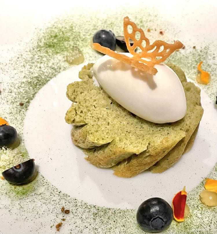 Babà alle erbe e gelato al latte fermentato

