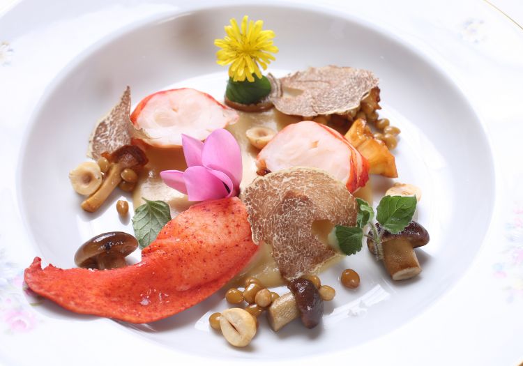 Astice, nocciole, topinambur e tartufo nero: un pi