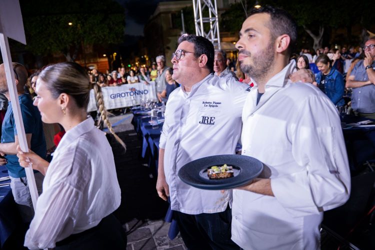 Gli chef italiani&nbsp;Francesco Vitale e Roberto Pisano durante la finalissima

