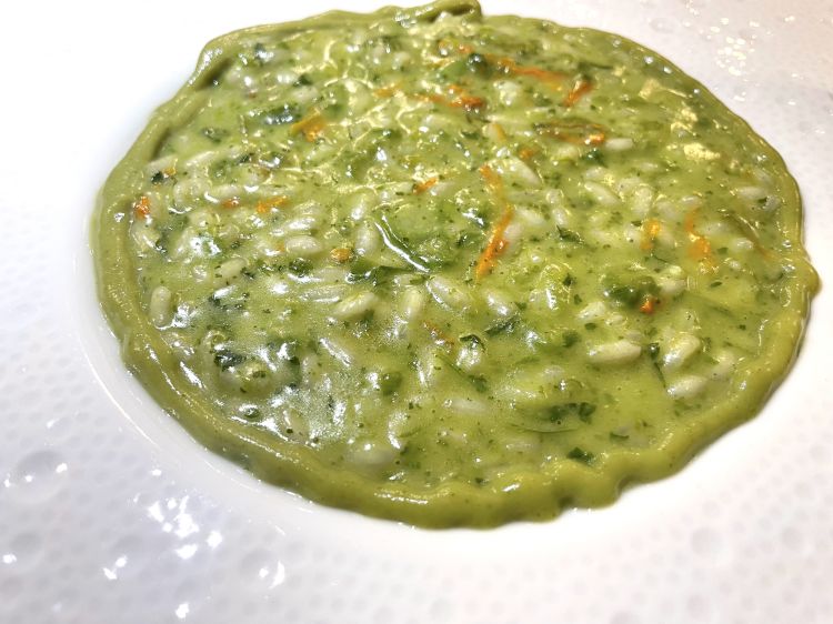 Risotto con zucchine, talli di zucchine e fiori