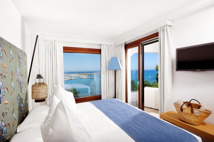 Una delle suite presso l'hotel Le Calette. Ph. Massimo Lo Verde
