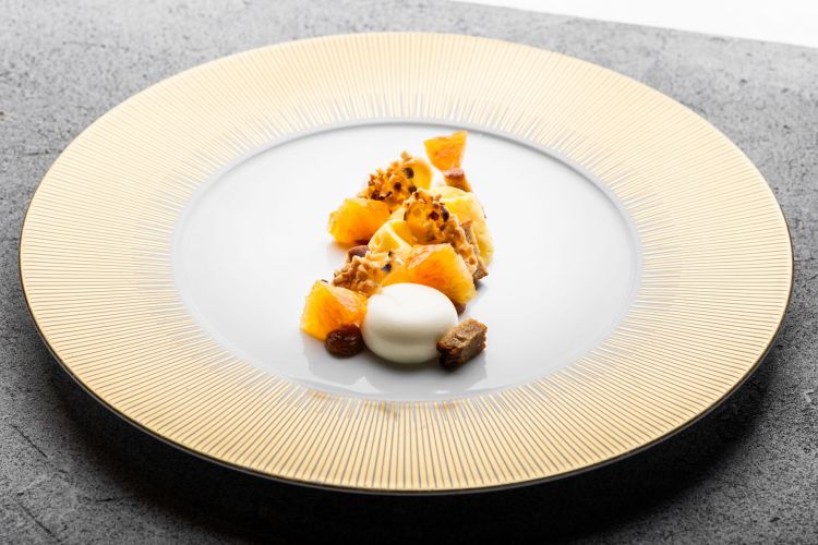Arance e Datteri
Mousse e crema alla arancia, biscuit con farine “Origine con germe di grano” di Molino Casillo, cremoso ai datteri e croccante alle nocciole