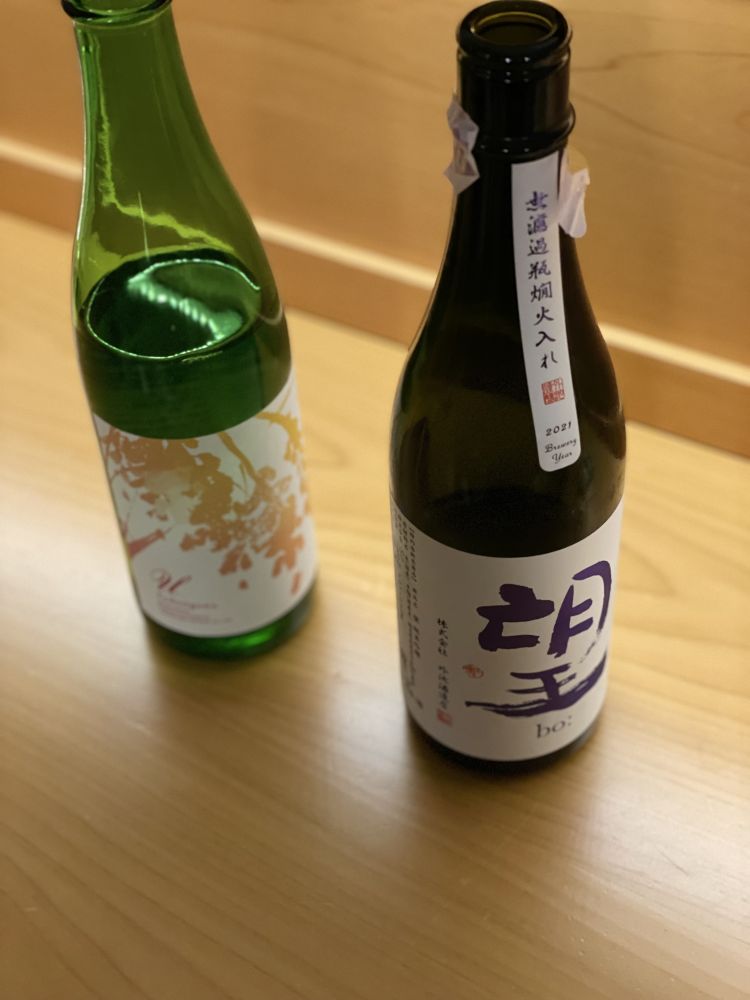 Non solo sushi, ma anche sake a volontà e una carta di vini che esclude rigorosamente i rossi, inadatti al percorso degustazione studiato da Preite