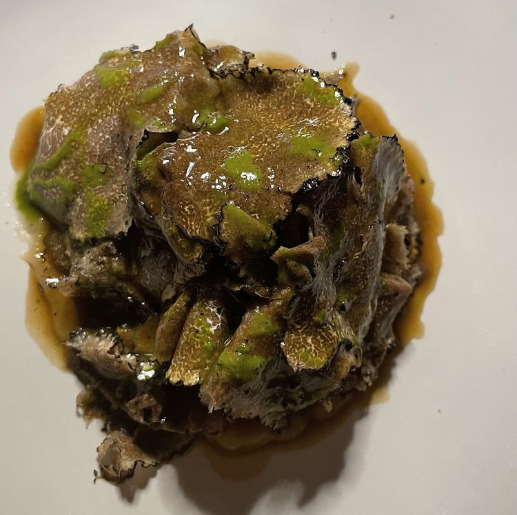 Insalata di tartufo nero estivo, mostarda di mele, riduzione alcolica e salmoriglio