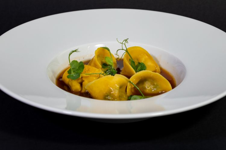 Cappelletti di Wagyu "Myiabi" con demi-glace, zenzero e lime
