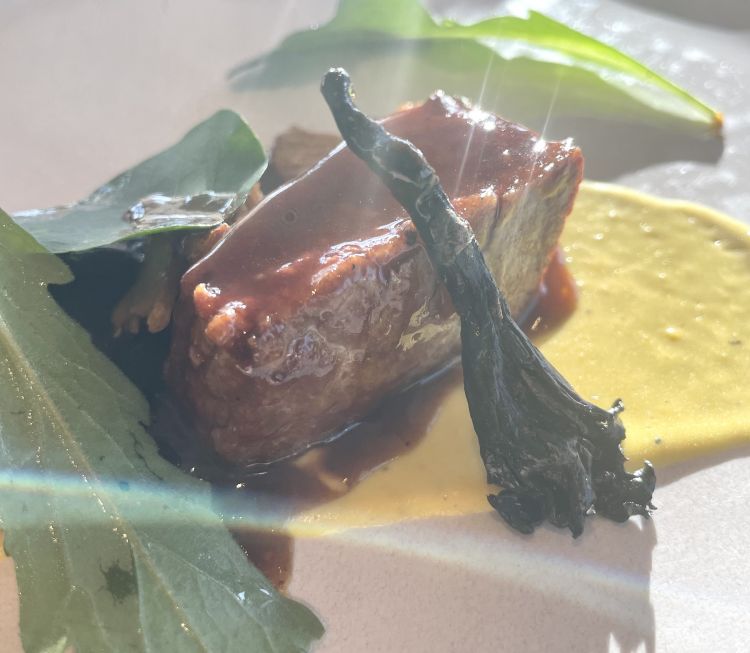 Salsa bernese, funghi, cabannina e la sua demi-glace