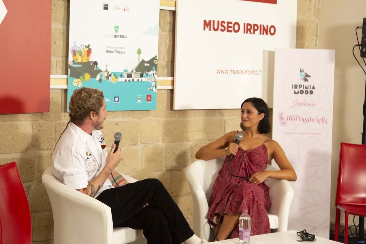 Facundo Castellani, chef del ristorante Cucina Franca, a Milano e Marialuisa Iannuzzi della redazione di Identità Golose, che ha moderato il talk