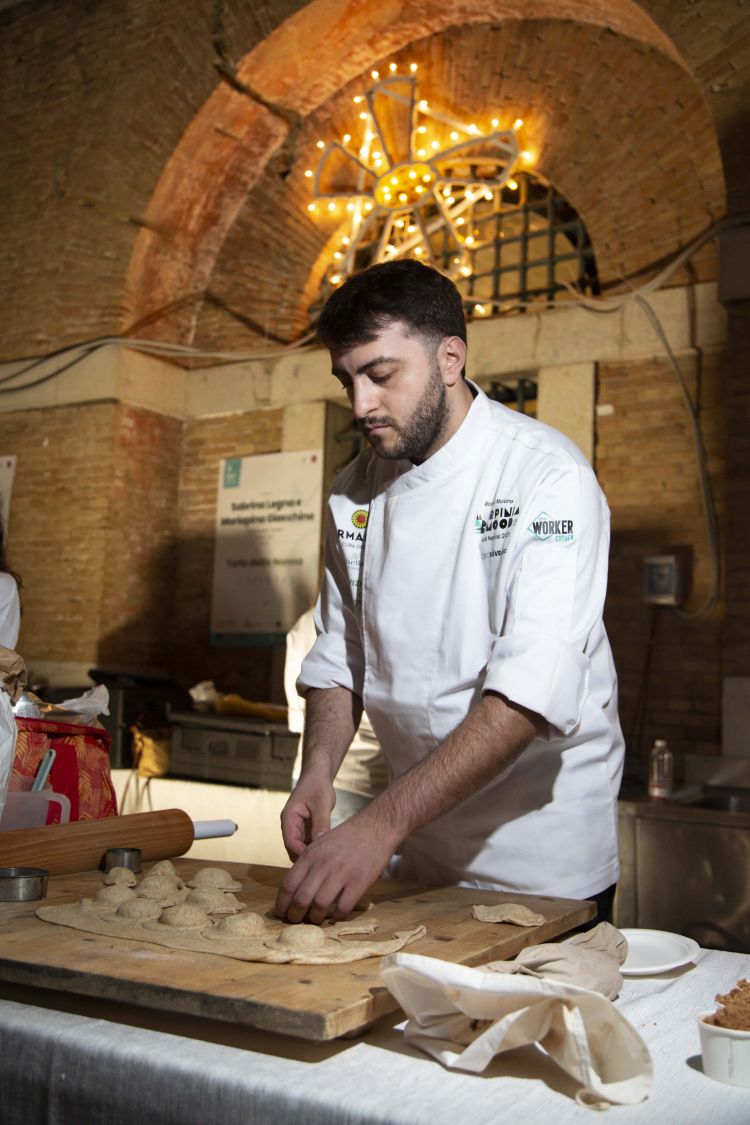 Roberto Maturo, maestro pasticciere della pasticceria La Dolce Sosta, Cusano Mutri (Benevento)
