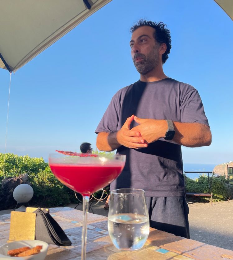 Raffaele Caruso, cugino di Martina e Luca, nonchè bar manager del Signum