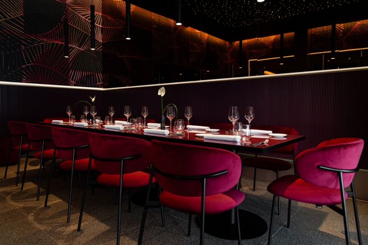 Un dettaglio della sala del ristorante Iz&egrave;
