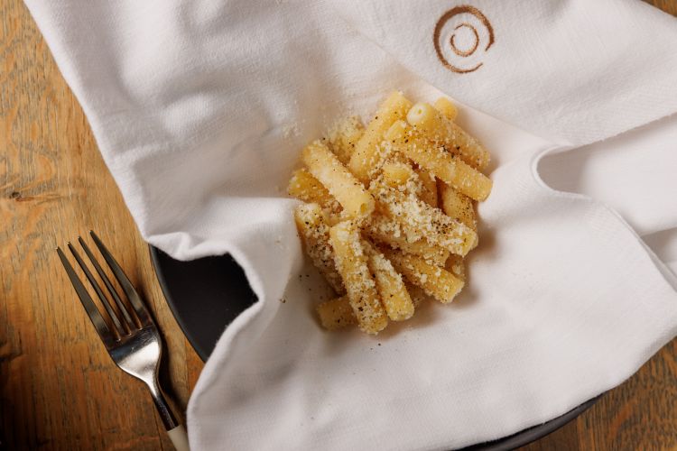 La Cacio e pepe al tovagliolo, ancora in menu: un must da provare
