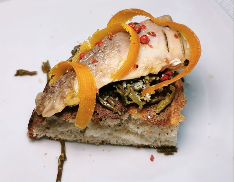 Padellino di farro e grano arso con salicornia, cefalo e bottarga di cefalo
