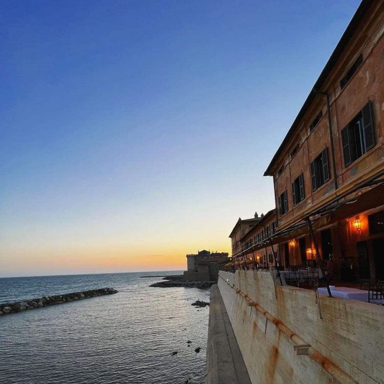 Uno scorcio della terrazza del ristorante The Cesar