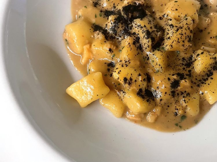 Gnocchetti di patate con cicale di mare e porri