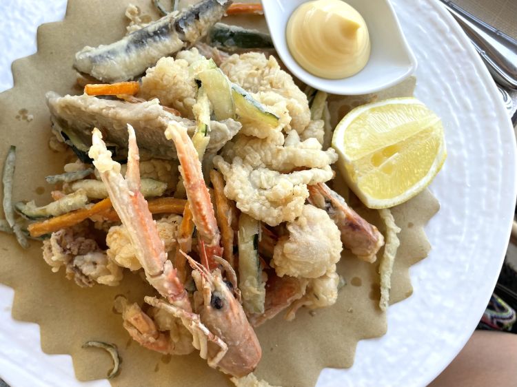 La Gran frittura di mare, un vero must delle tavole versiliesi