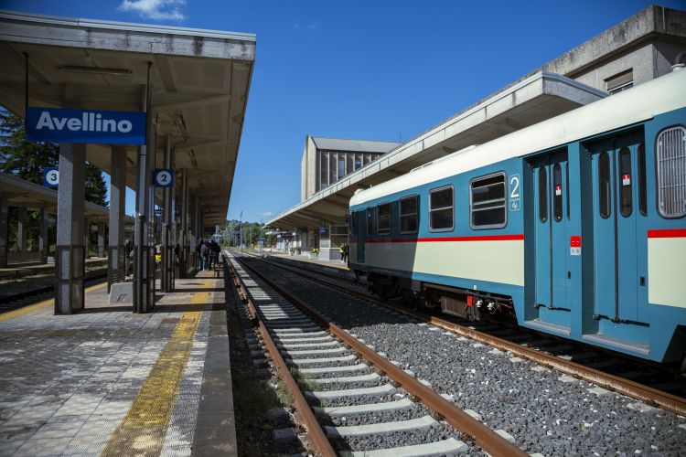 L'Irpinia Express in partenza dalla stazione d