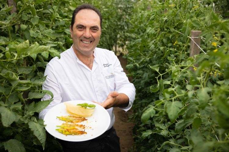 Lo chef Mimmo De Gregorio nell'Orto Ghezi