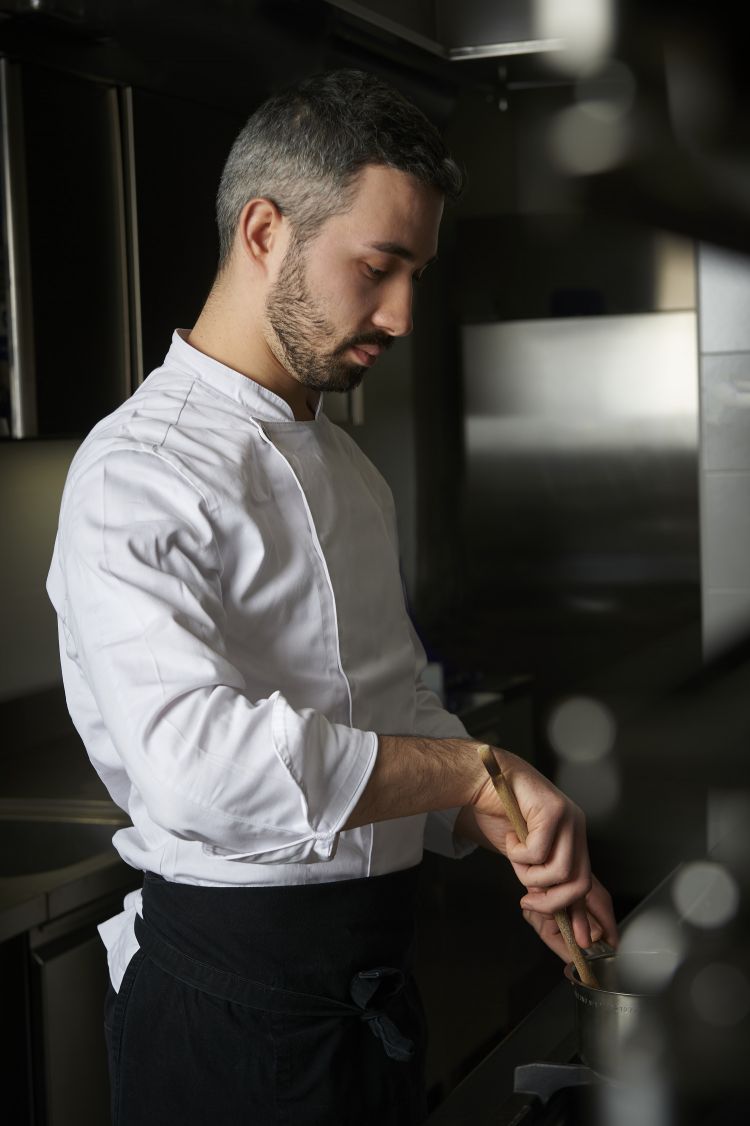 Il sous chef Andrea Rota. Foto a cura di Divisione NewsEventicomo Fotografia